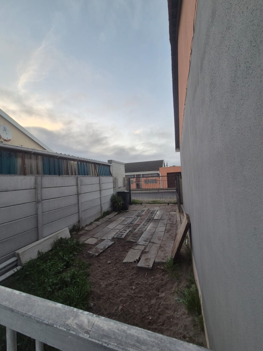 2 Bedroom Property for Sale in Pelican Park Western Cape
